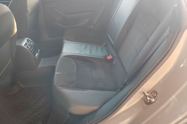 一汽-大众CC 2023款 330TSI 炫目版中控内饰7004