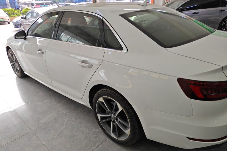 奥迪A4L 2018款 30周年年型 40 TFSI 进取型车身外观4