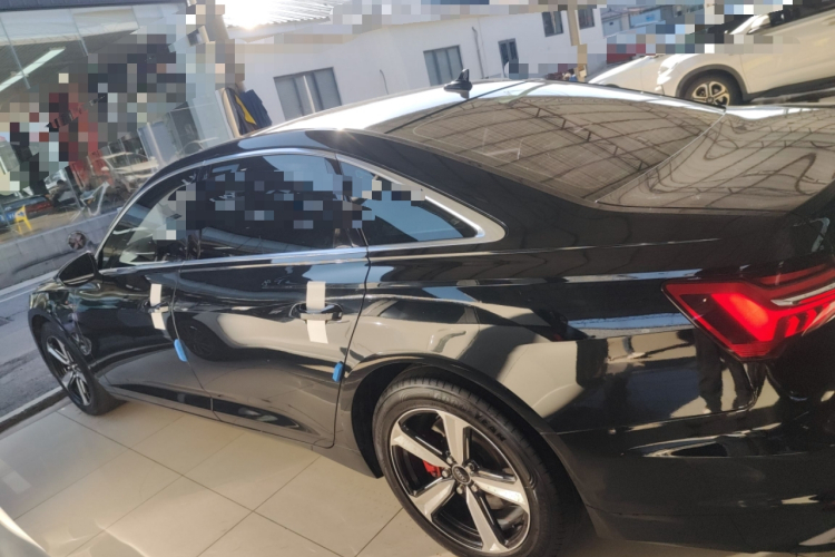 奥迪A6L 2021款 40 TFSI 豪华致雅型车身外观4