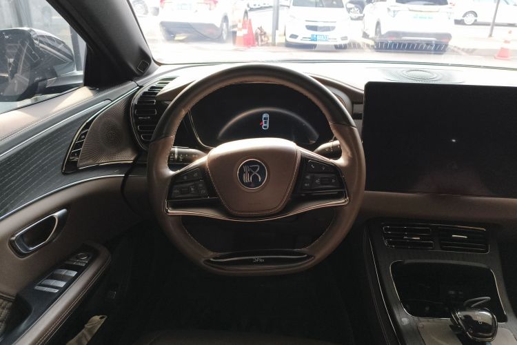 比亚迪 汉 2022款 EV 创世版 610KM四驱尊享型中控内饰13