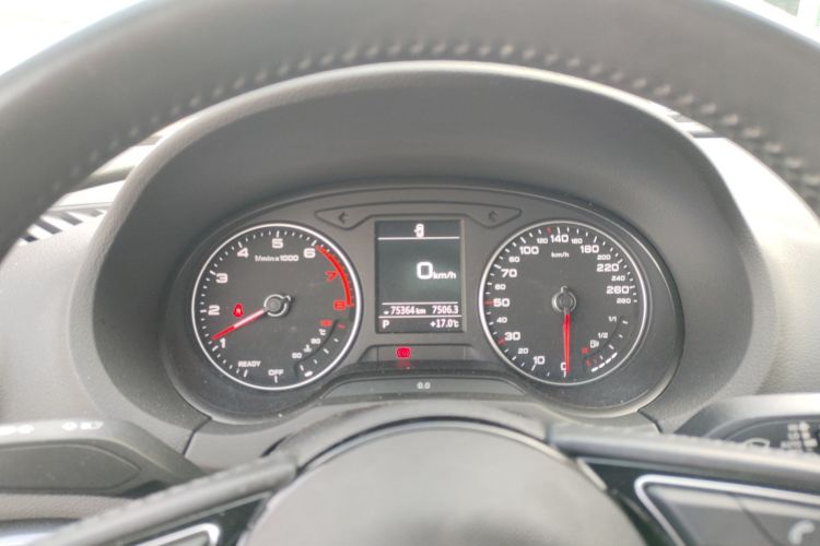 奥迪A3 2018款 30周年年型 Limousine 35 TFSI 时尚型中控内饰14