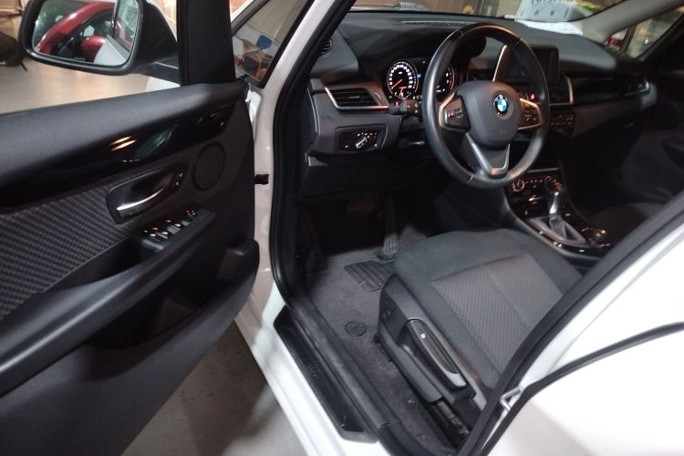 宝马2系旅行车 2018款 218i 时尚型中控内饰20