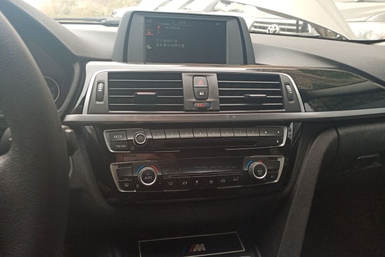 宝马3系 2017款 320Li 时尚型中控内饰16