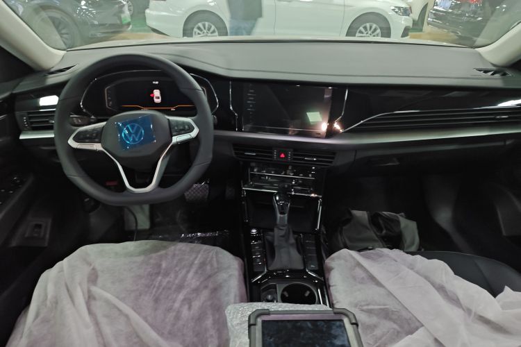 大众 帕萨特 2025款 出众款 380TSI 星空龙腾版中控内饰7002