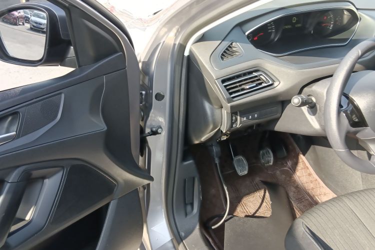 标致308 2016款 1.6L 手动时尚版中控内饰20