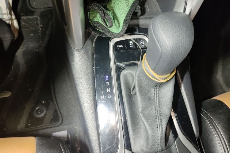 丰田 卡罗拉锐放 2023款 2.0L 先锋版中控内饰18