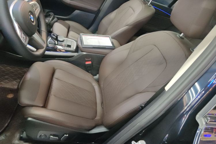 宝马X3 2023款 改款 xDrive30i 领先型 M曜夜套装中控内饰19