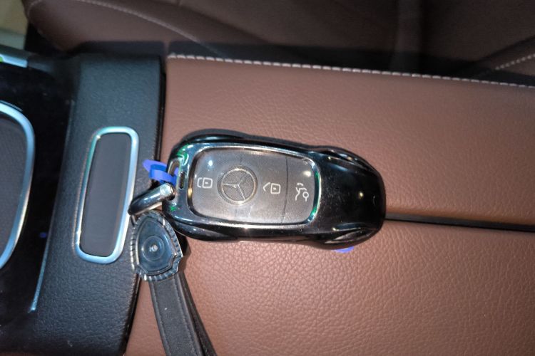 奔驰GLB 2025款 GLB 220 动感型中控内饰7001