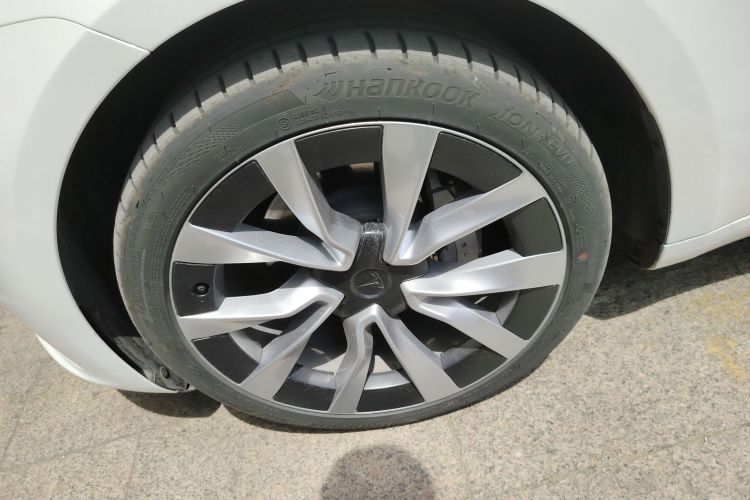 特斯拉 Model 3 2023款 长续航全轮驱动版车身外观6007