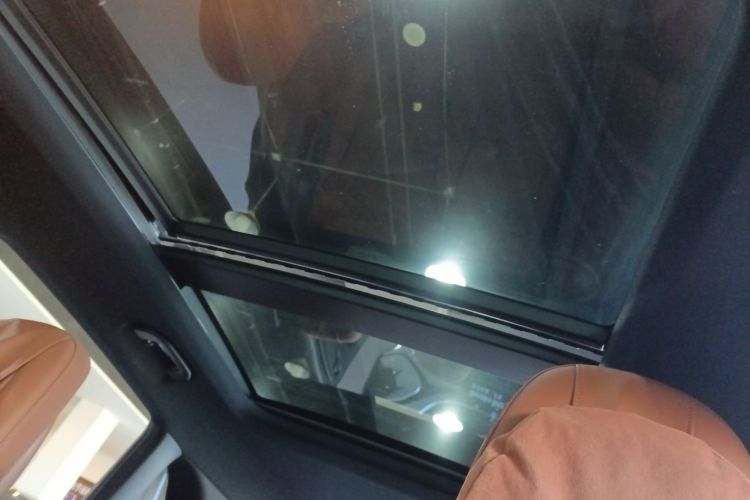 奔驰GLC 2024款  改款 GLC 260 L 4MATIC 豪华型 5座局部细节22