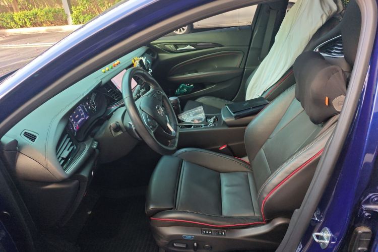 别克 君威 2020款 GS 28T 尊贵型中控内饰19