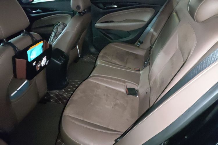 别克 君威 2017款 20T 精英型中控内饰21