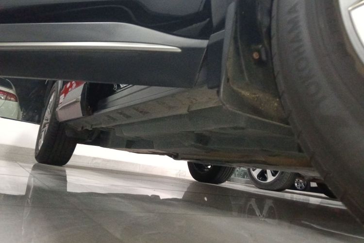 丰田 威兰达 2023款 2.0L CVT两驱豪华PLUS版局部细节9001