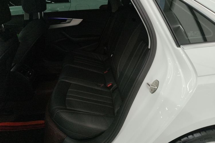 奥迪A4L 2020款 40 TFSI 豪华动感型中控内饰7004