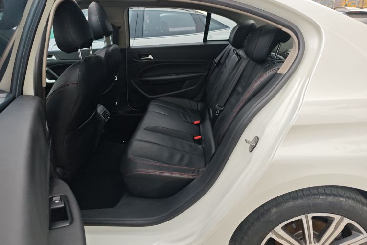 标致408 2014款 1.8L 自动豪华版中控内饰21