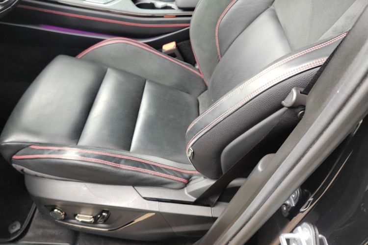 领克05 2020款 2.0TD 四驱劲Plus中控内饰19