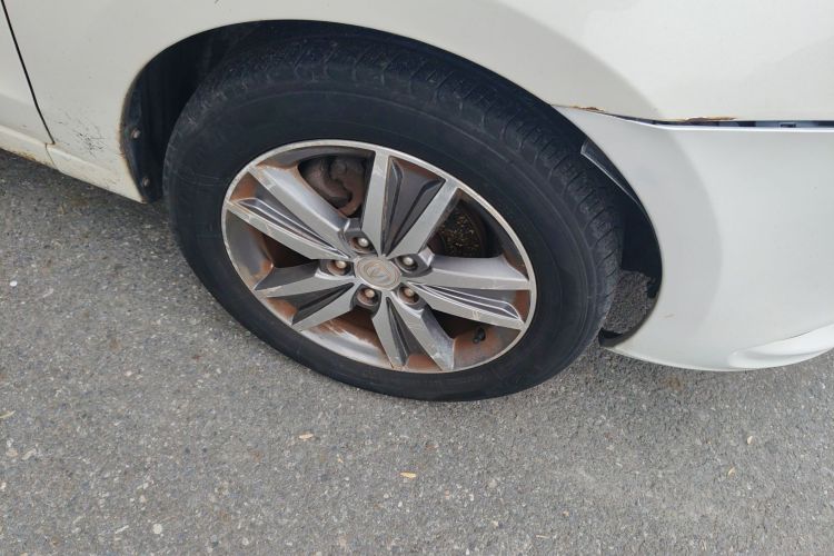 长安 逸动 2015款 1.6L 自动豪华型车身外观10