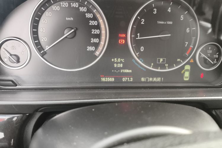 宝马5系 2013款 525Li 豪华型中控内饰15