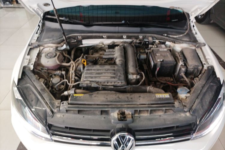 大众 高尔夫 2020款 挚爱版 200TSI DSG舒适型进取版机舱底盘24