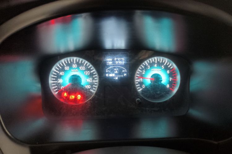 金杯 金海狮M经典 2022款 1.5L 工程狮客车 6座中控内饰14