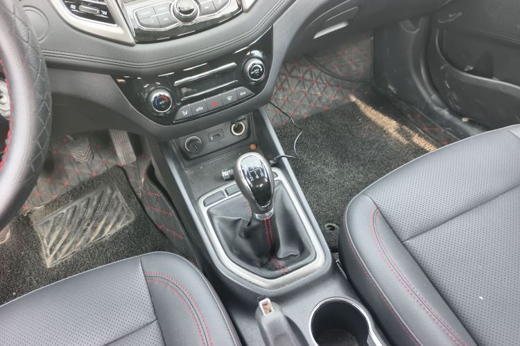 长安 逸动 2016款 1.6L 手动风尚型中控内饰18