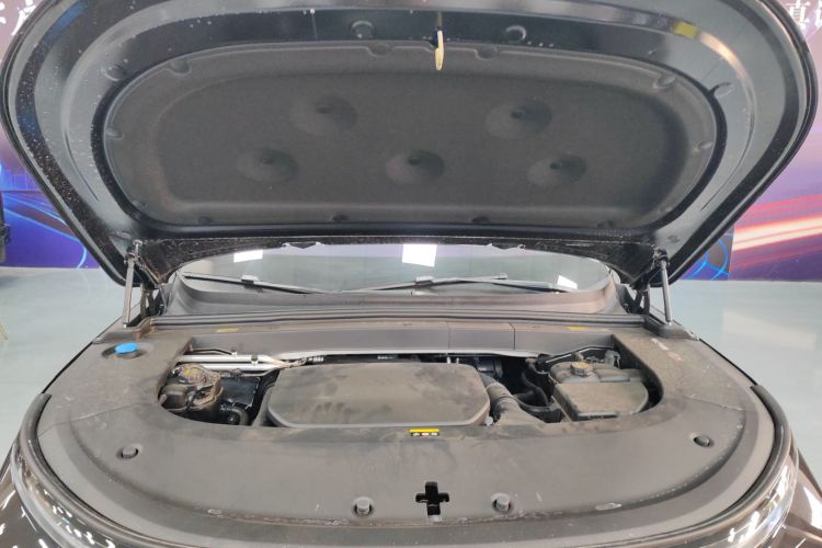 理想汽车 理想L6 2025款 Pro 智能焕新版机舱底盘24