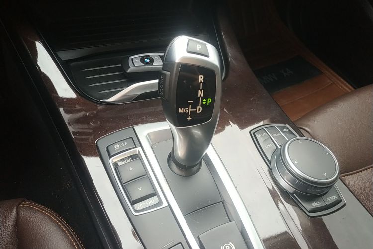 宝马X4 2014款 xDrive20i X设计套装中控内饰18