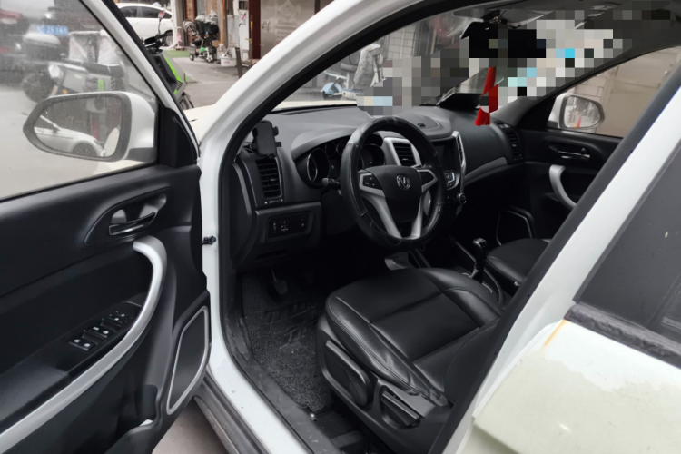 长安CS35 2016款 1.6L 手动豪华型 国V中控内饰20