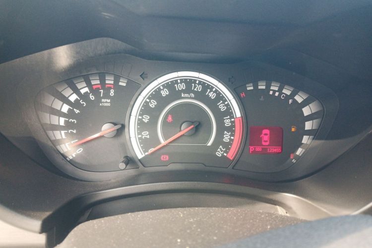 广汽传祺 传祺GA3S视界 2014款 1.6L 自动豪华ESP版中控内饰14