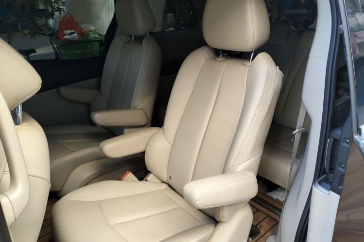 别克GL8 2018款 28T 尊贵型 国VI中控内饰7004