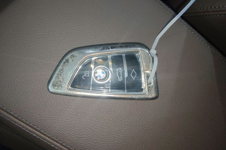 宝马3系 2023款 320Li M运动套装中控内饰7001