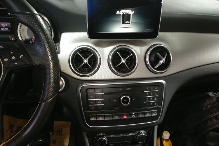 奔驰GLA 2016款 GLA 220 4MATIC 时尚型中控内饰16