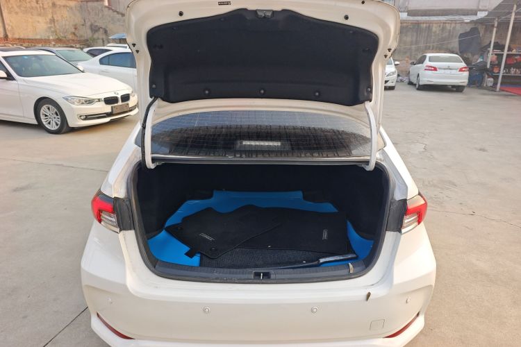 丰田 卡罗拉 2021款 双擎 1.8L E-CVT精英版机舱底盘23