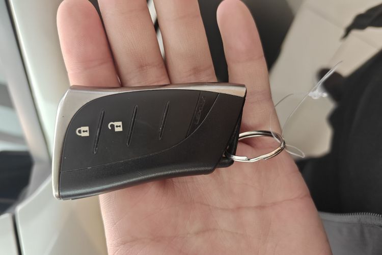 雷克萨斯UX 2022款 260h 探·趣版中控内饰7001