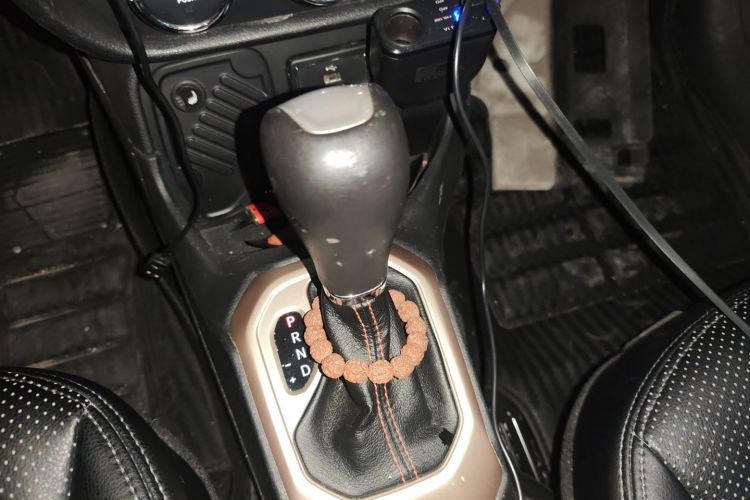 Jeep 自由侠 2017款 180T 自动高能版中控内饰18