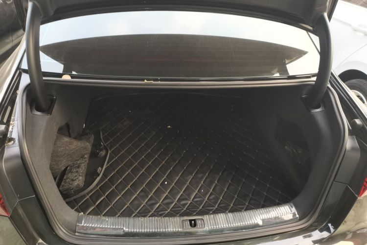 奥迪A6L 2018款 30周年年型 30 FSI 风尚型机舱底盘23