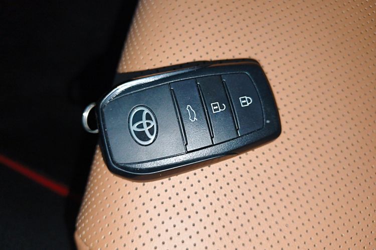 丰田 凯美瑞 2024款 双擎 2.0HGVP 豪华版中控内饰7001