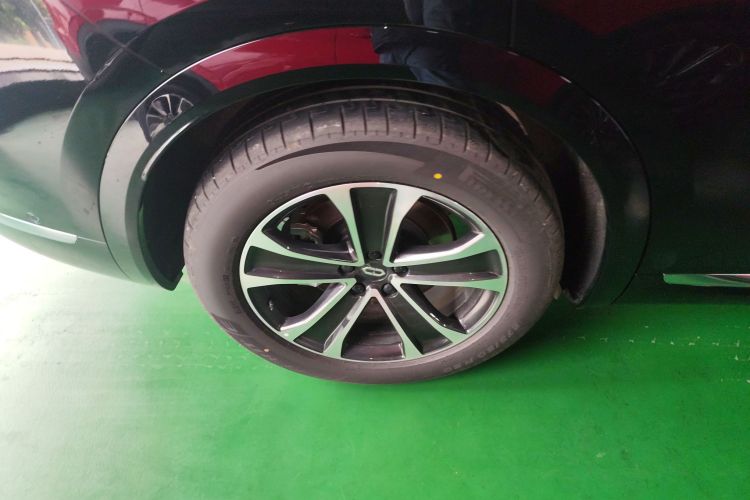 鸿蒙智行 问界M7 2026款 增程 Pro+四驱版 5座车身外观6008