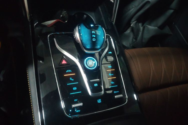 比亚迪 唐新能源 2021款 DM-i 112KM 尊荣型局部细节18