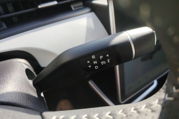 哪吒汽车 哪吒AYA 2023款 318 Lite中控内饰18