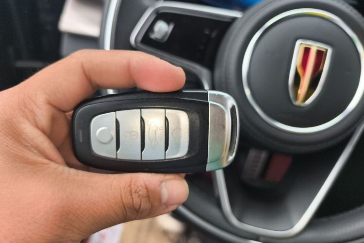 红旗H9 2022款 2.0T 智联旗享版中控内饰11