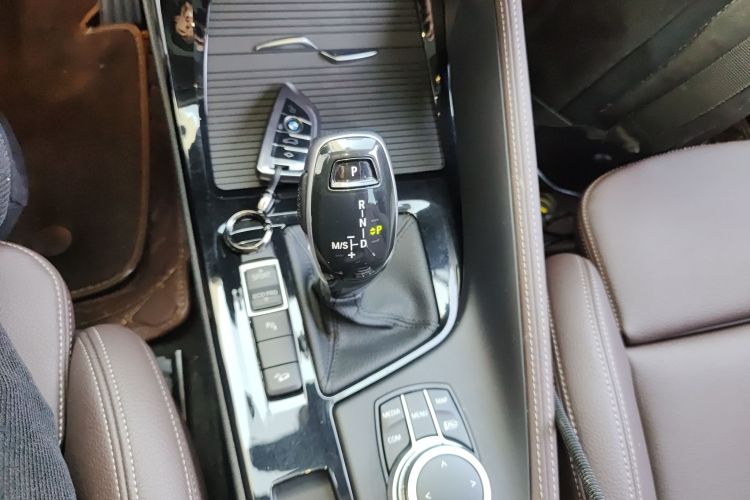 宝马X1 2021款 xDrive25Li 尊享型中控内饰18