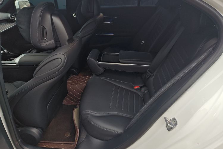 奔驰C级 2024款 C 200 L 运动版中控内饰7004