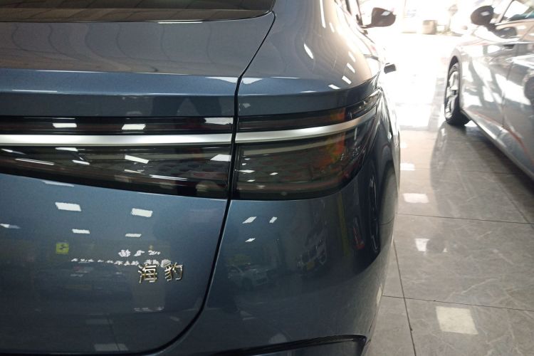 比亚迪 海豹 2023款 DM-i 1.5T 121km 旗舰型车身外观9