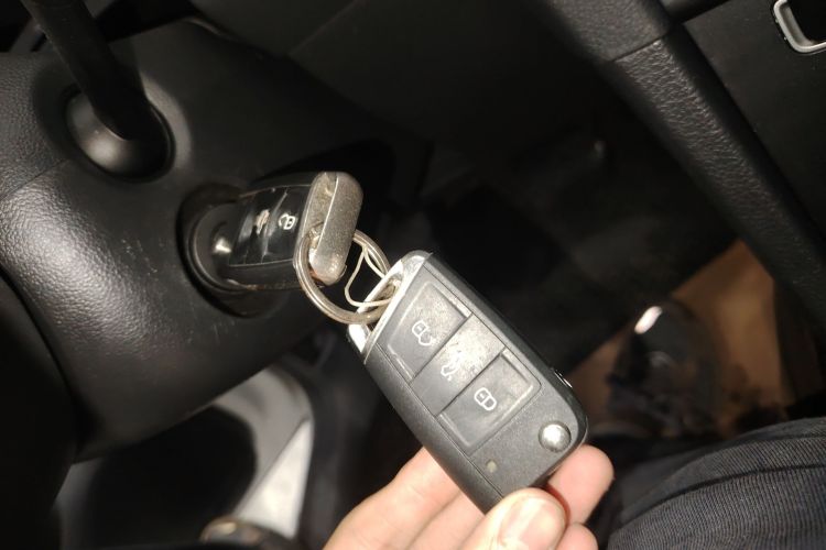 大众 高尔夫 2019款 1.6L 自动舒适型 国V中控内饰7001