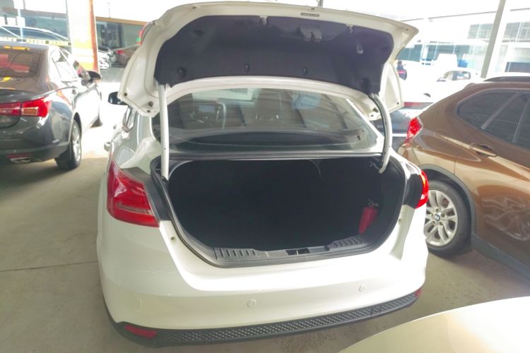 福特 福克斯 2017款 三厢 EcoBoost 125 手动超能风尚型智行版机舱底盘23