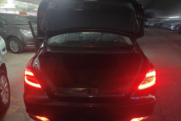 吉利汽车 帝豪 2017款 三厢百万款 1.5L 手动向上版机舱底盘23