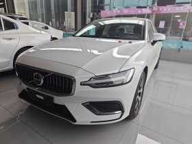 沃尔沃S60 2026款 B4 智逸豪华版