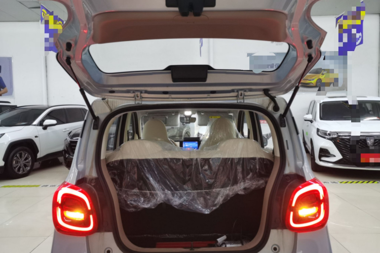 五菱汽车 宏光MINIEV 2025款 四门版 臻享+款机舱底盘23