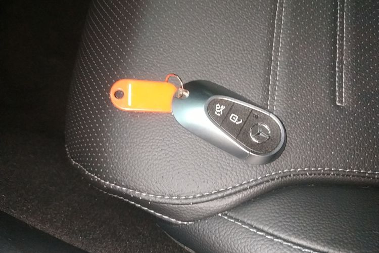 奔驰C级 2023款 改款二 C 260 L 运动版中控内饰11